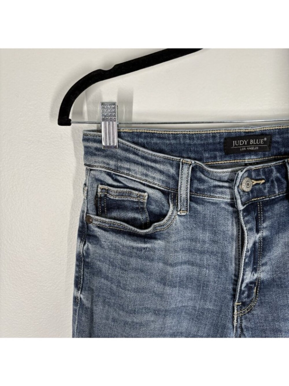 Judy Blue Women Size 3/26 Mid-Rise Bleach Wash Boyfriend Fit Jeans 82335 - Picture 6 of 13